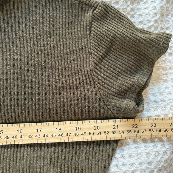 VTG Women's Army Green Ribbed Top Thick Knit Materiel Stretchy Cropped Crew Sz M - Picture 5 of 9